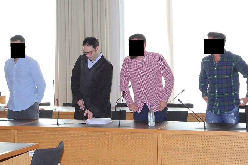 Die Bande soll auch in einem Büro an der Alaunstraße Drogen und sogar eine Kalaschnikow gelagert haben.
