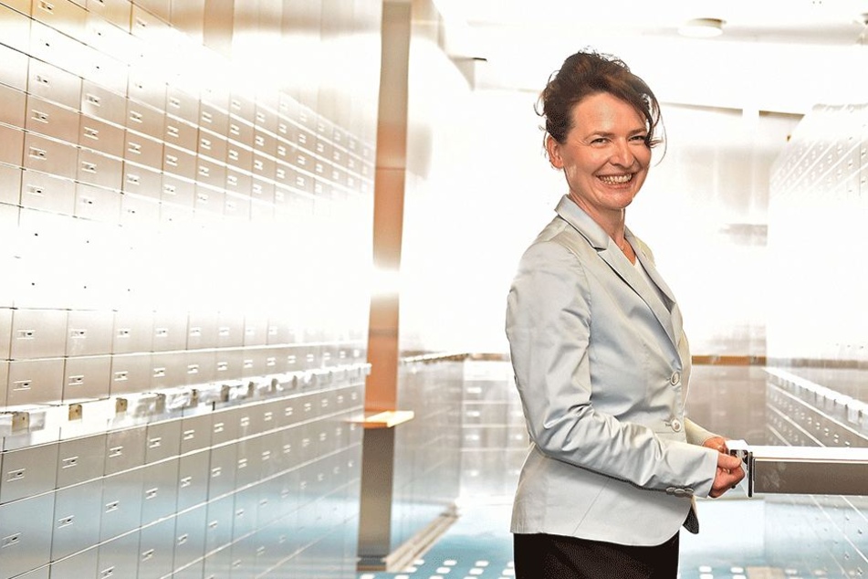 Das ist die größte Schließfachanlage Sachsens: Hier verstecken die Kunden ihre Schätze bei der zuständigen Chefin Angela Schnall (48).