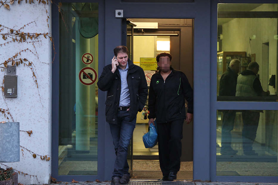 Khalil A. in Begleitung seines Pflichtverteidigers Peter Hollstein.