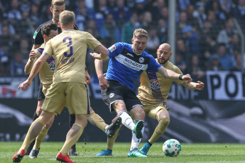 Fabian Klos war bei seinem 111. Treffer für Arminia Bielefeld nicht zu halten.