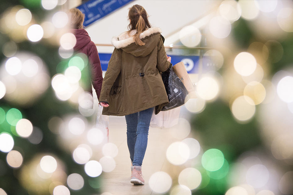 Ihr braucht noch Geschenke? Viele Geschäfte haben Heiligabend bis 14 Uhr geöffnet.