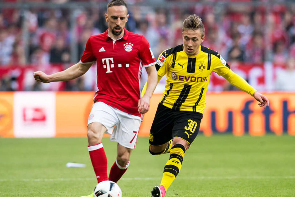 Felix Passlacks Profikarriere startete vielversprechend. Schon früh spielte er für Borussia Dortmunds Bundesliga-Team, hier versucht er, Bayern-Star Franck Ribery den Ball abzujagen.