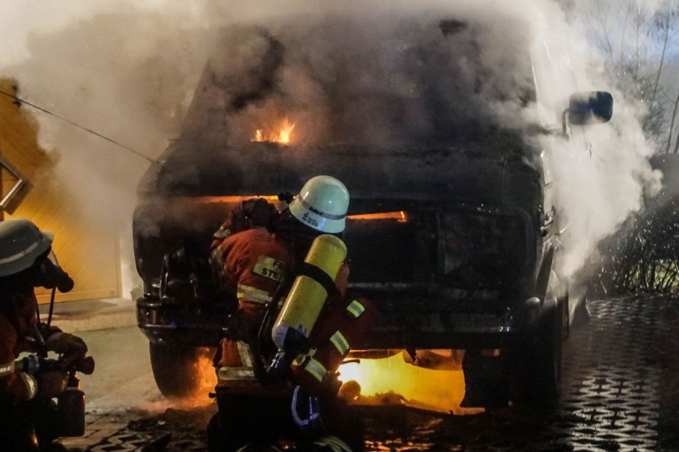 Zum Glück konnten die Feuerwehrmänner rechtzeitig bei allen brennenden Autos sein, um sie zu löschen.