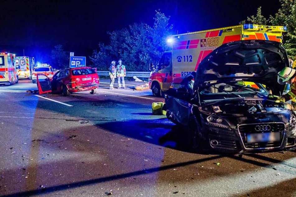 Der Schauplatz auf der A81: Hier wurden am Montagabend mehrere Menschen schwer verletzt, eine Frau schwebt in Lebensgefahr.
