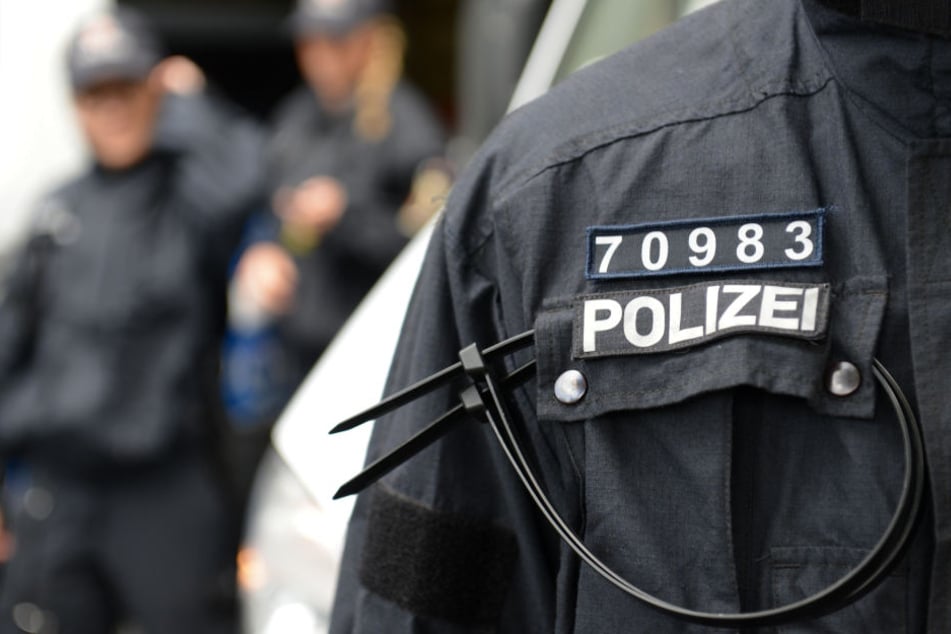 Die Polizei fahndet nun nach den jugendlichen Tätern. (Symbolbild)