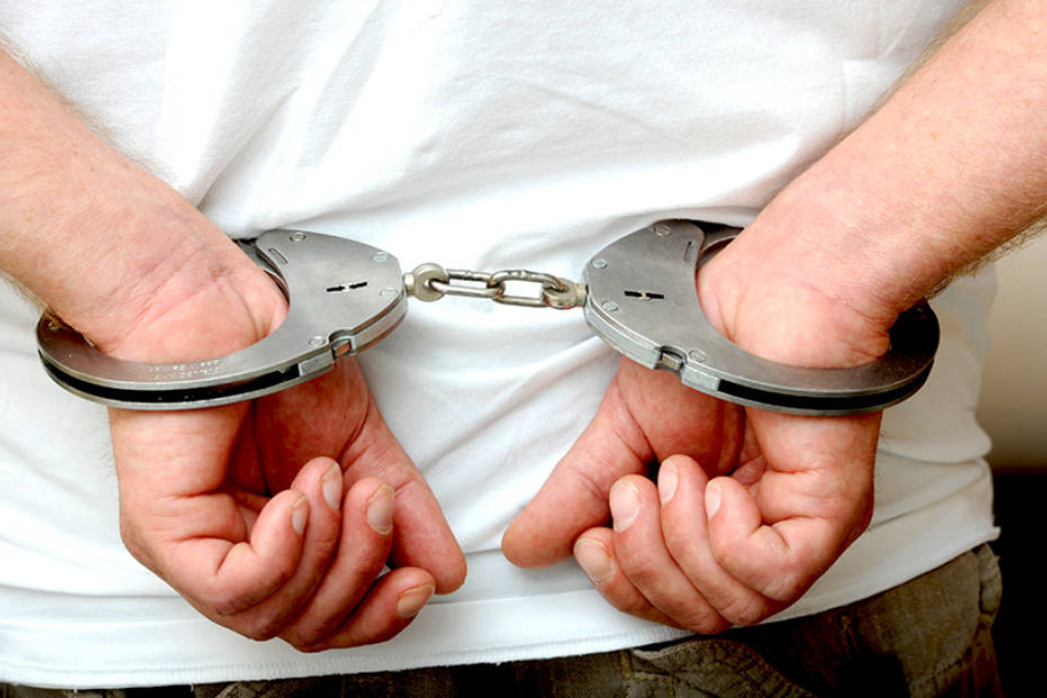 Ein 21-Jähriger ließ sich am Sonntagabend in Zittau verhaften.