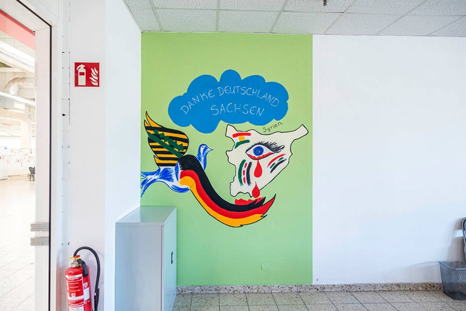 In der verlassenen Erstaufnahme in Niederau sind noch viele Wandbilder zu sehen - gemalt von Flüchtlingen.