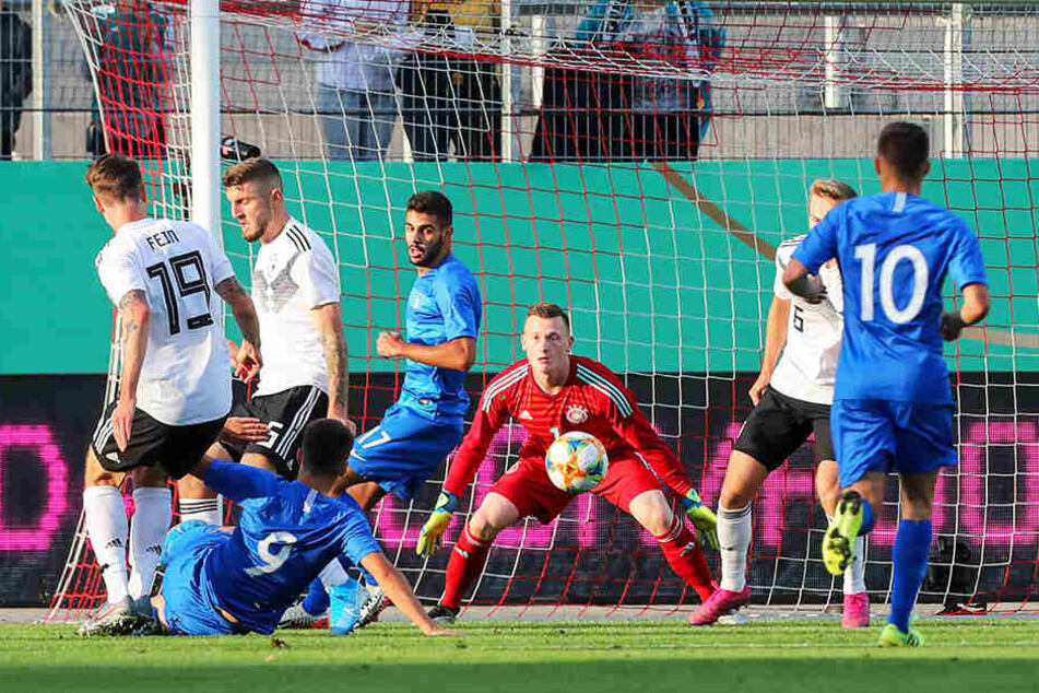 Mittendrin statt nur dabei: Im U21-Länderspiel gegen Griechenland in Zwickau hielt Markus Schubert seinen Kasten sauber.