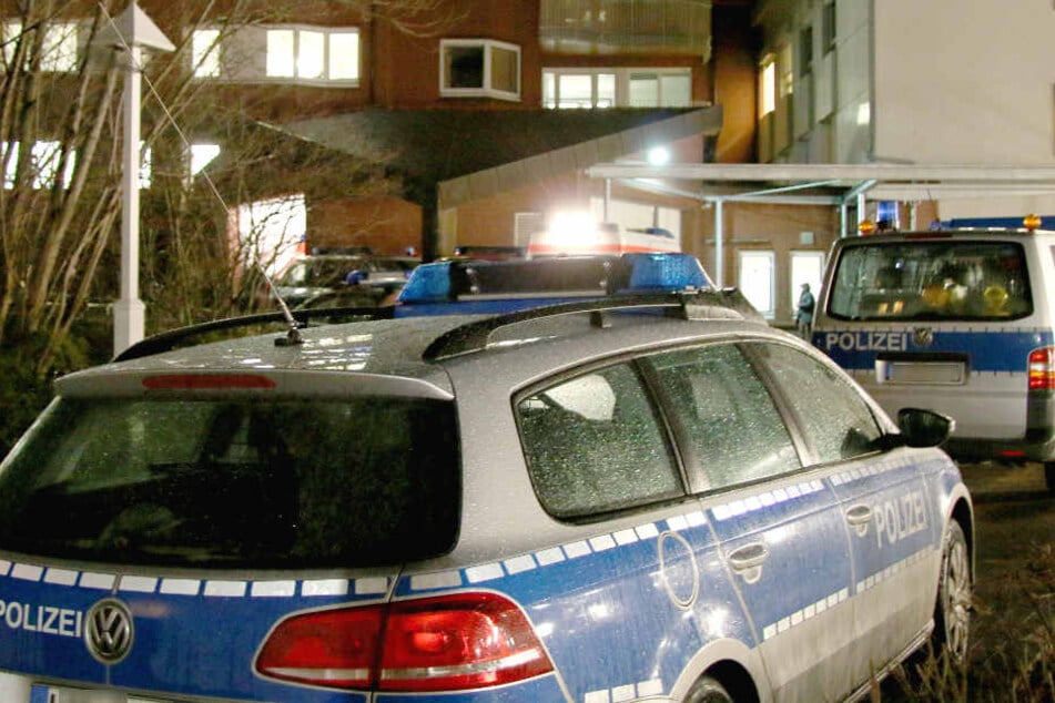 In der Nacht wurden die Polizisten zum Tatort gerufen und nahmen den Mann fest. (Symbolbild)
