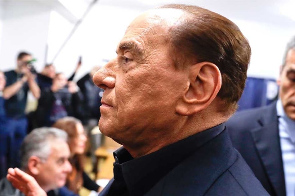 Was wohl Silvio Berlusconi (hier bei der Stimmabgabe) von frischem Wind für die italienische Politik hält?