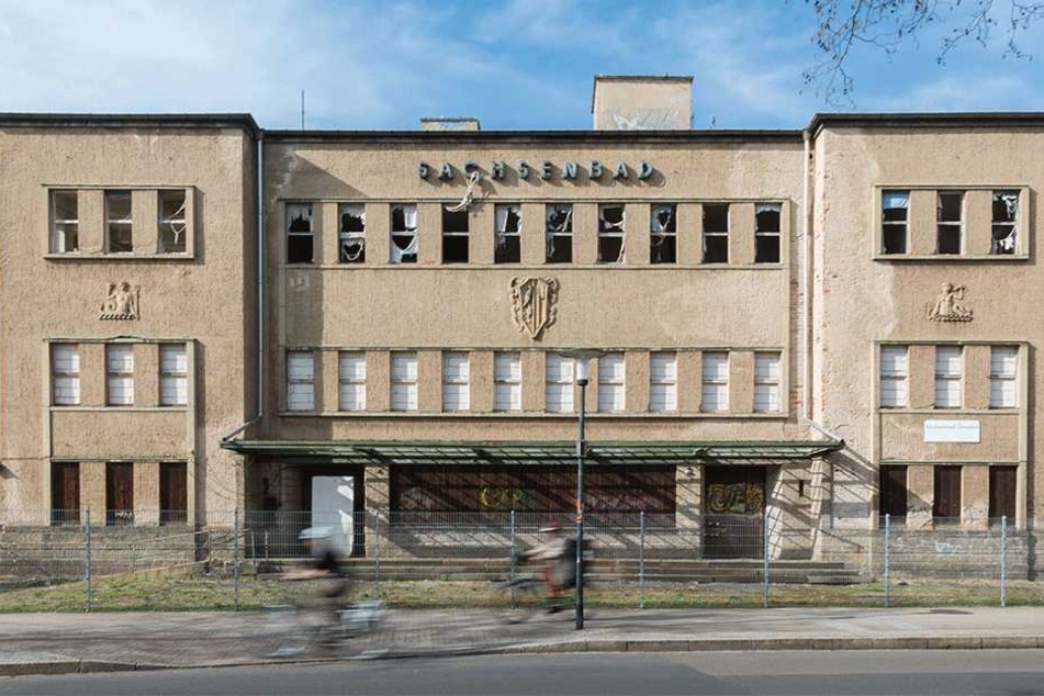 Trauerspiel: Nach fast 25 Jahren Leerstand ist das Sachsenbad kein schöner Anblick mehr.