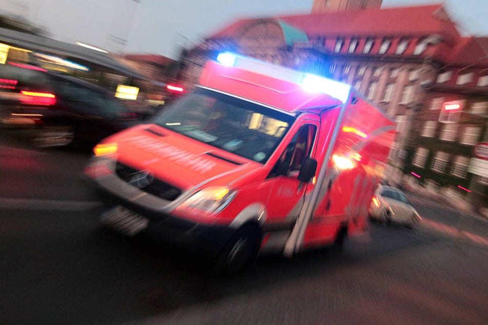 In Leipzig sind drei Menschen bei einem Verkehrsunfall verletzt worden. (Symbolbild)
