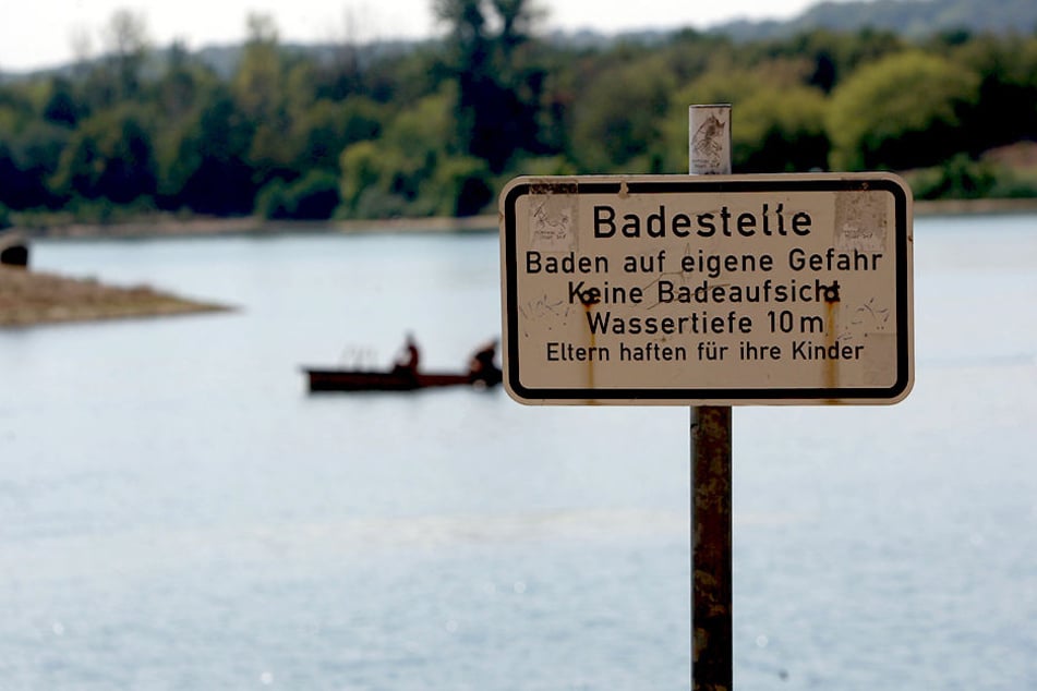 Das Baden im Kiessee Birkwitz ist nicht verboten, jedoch auf eigene Gefahr.