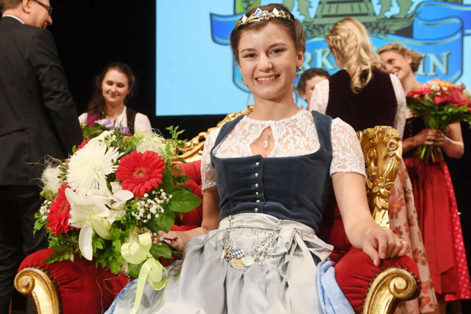 Die amtierende Bayerische Bierkönigin Lena Hochstraßer nach ihrem Sieg. Wird Patrick Karch sie vom Thron stoßen? (Archivbild)