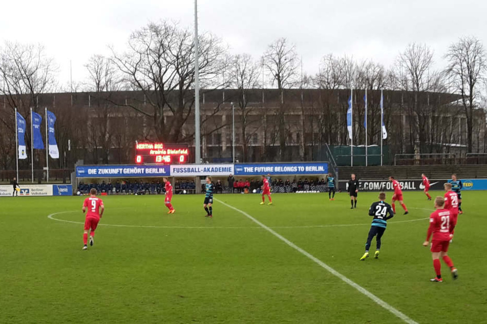 Hertha BSC hat das erste Testspiel gegen Arminia Bielefeld mit 4:1 gewonnen.