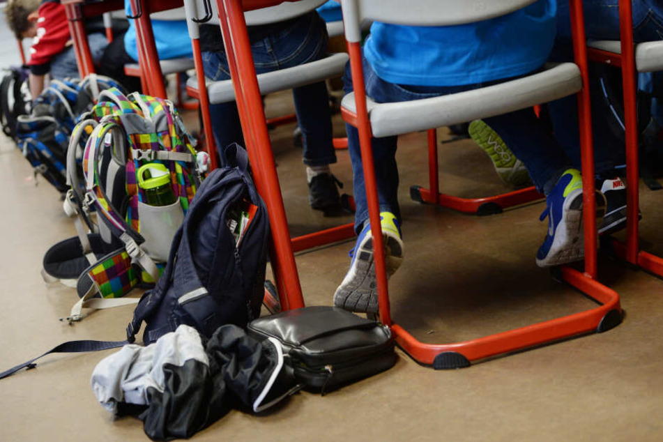 Weil sie nicht geimpft waren, wurden 107 Schüler an einer Gesamtschule in Hildesheim vom Unterricht ausgeschlossen. (Symbolbild)