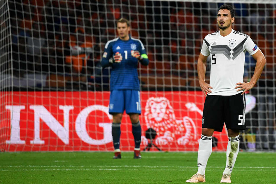 Fassungslose Mienen bei Mats Hummels (r.) und Kapitän Manuel Neuer (l.): Ein Spiel, das Deutschland durchaus hätte gewinnen können, wurde am Ende mit 0:3 verloren.