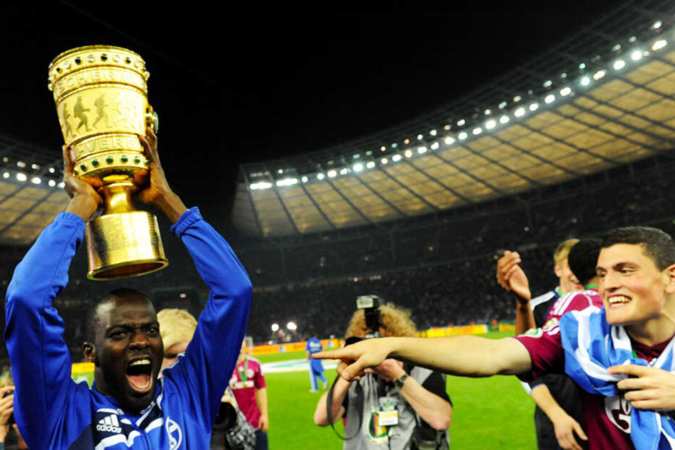 Hans Sarpei gewann als Spieler den DFB-Pokal mit dem FC Schalke 04.