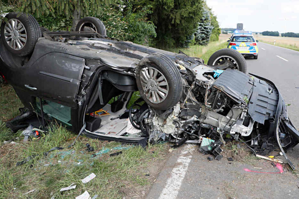 Der Fahrer wurde bei dem Unfall schwer verletzt.