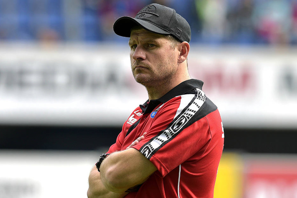 So richtig zufrieden sieht Trainer Steffen Baumgart nie aus, das hat er jetzt auch selbst gemerkt.