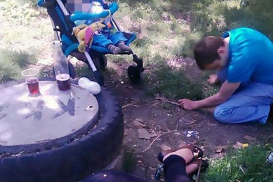 Unfassbare Szenen in einem ukrainischen Park. Die Polizei fand die junge Familie so vor.