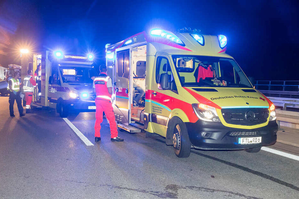 Auf der A17 beobachtete ein Zeuge einen merkwürdigen Vorfall dreier Pkw.