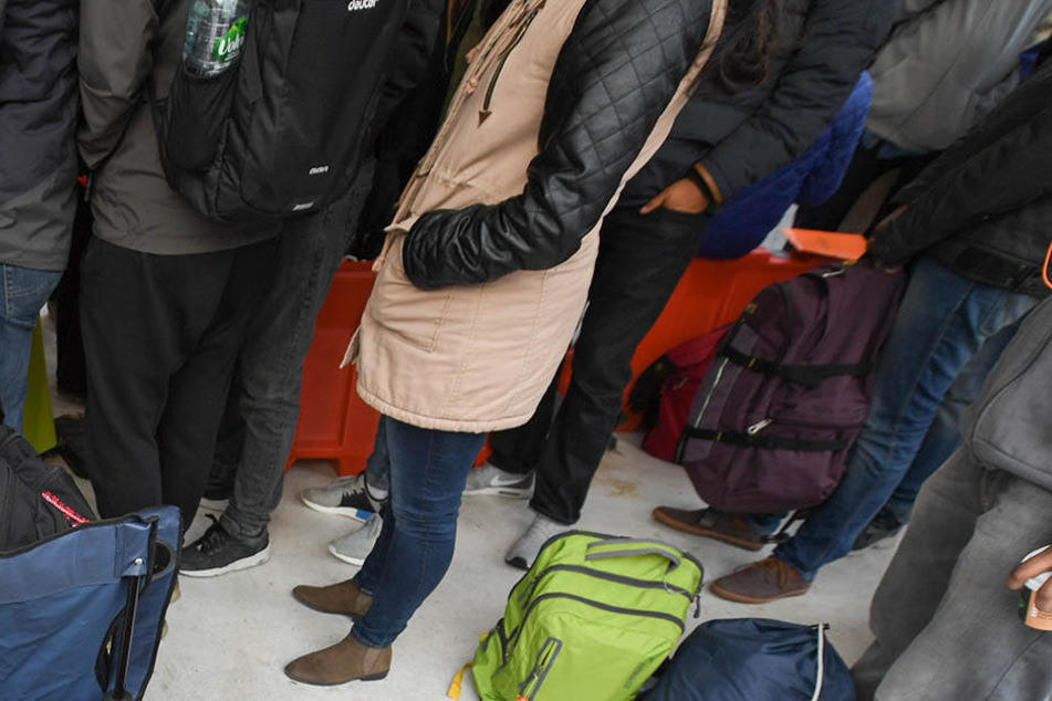 Als die Security-Mitarbeiter den 29-Jährigen zum zweiten Mal beim Vordrängeln erwischten, wurde er handgreiflich. (Symbolbild)