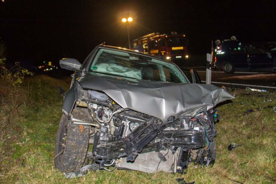Beim Überholen gab es einen schweren Crash zweier Fahrzeuge.