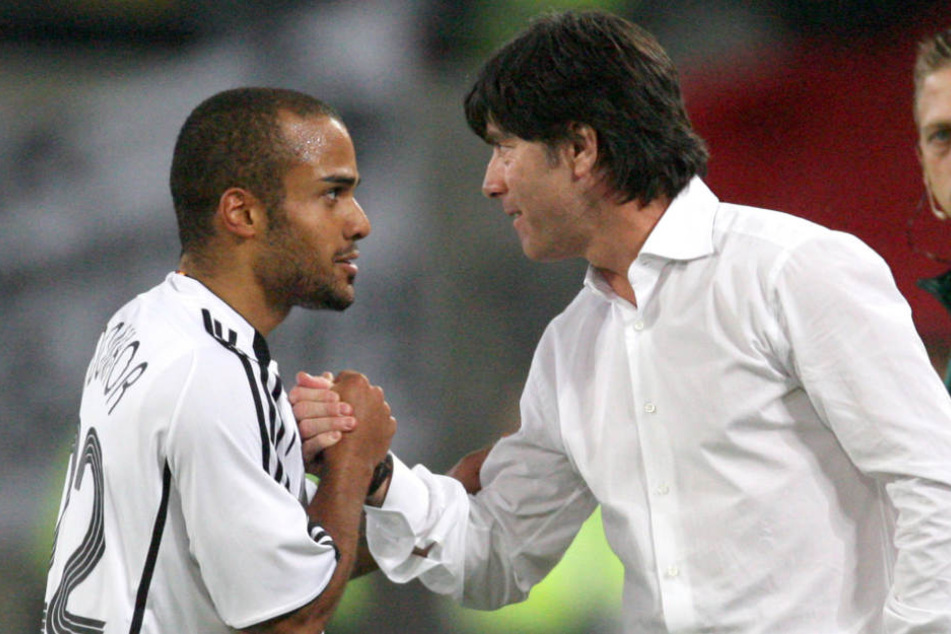 David Odonkor (links) ist sich sicher, dass Jogi Löw (rechts) keinen Spieler mit wenig Länderspiel-Erfahrung in den WM-Kader berufen wird.
