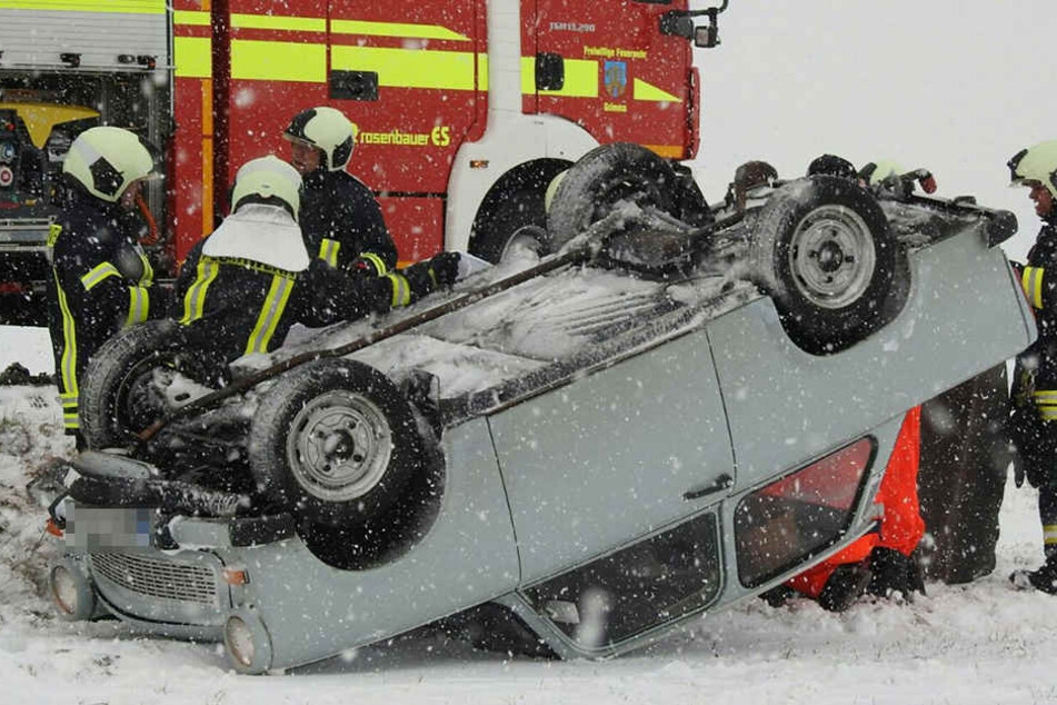 Der Trabi überschlug sich auf der S38 zwischen Grimma und Mutzschen.