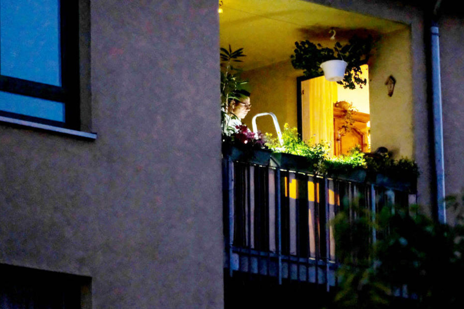 Der Sohn der toten Frau sprang vom Balkon und verletzte sich schwer.