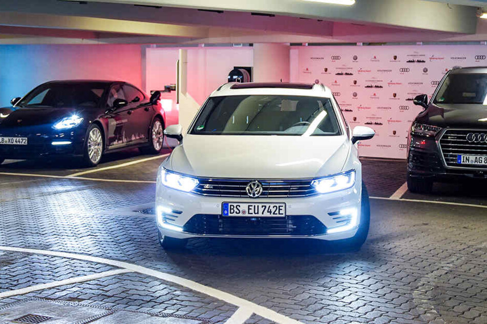 Bald parken die Autos selbst ein und fahren auch selbst wieder vor.