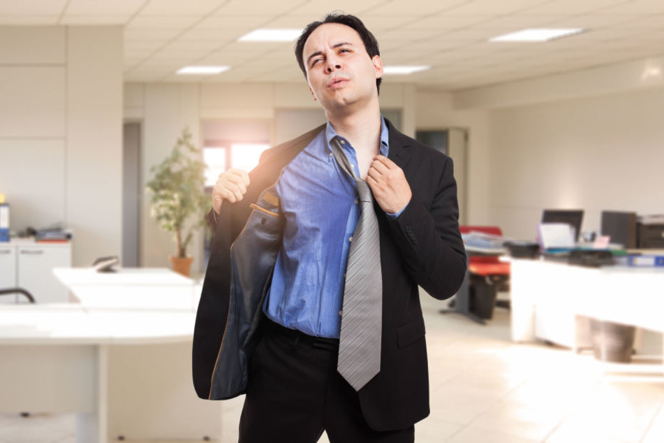 Wer es im Büro wegen der hohen Temperaturen nicht aushält, tut gut daran, ein paar Ratschläge zu beherzigen.