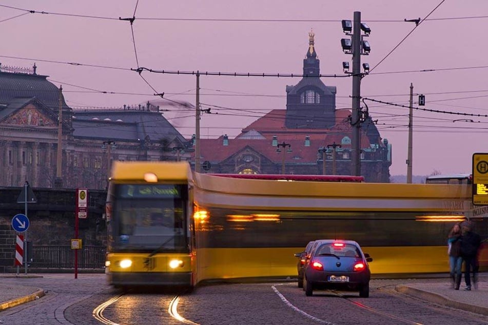 Die Dresdner Verkehrsbetriebe wollen künftig den Nachtverkehr an Wochenenden enger takten.