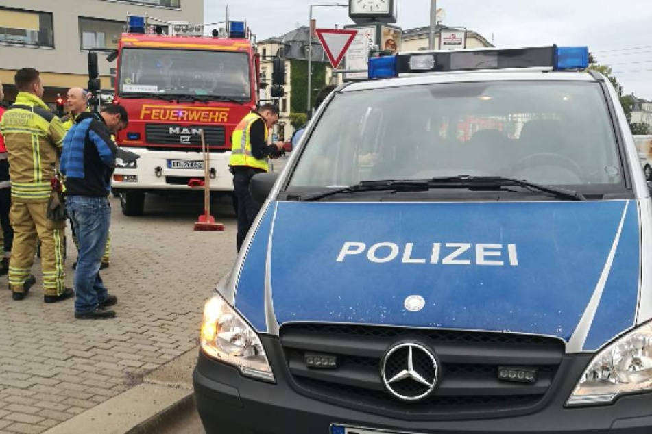 Polizei und Feuerwehr rückten zu der Unfallstelle in Dresden Striesen aus.