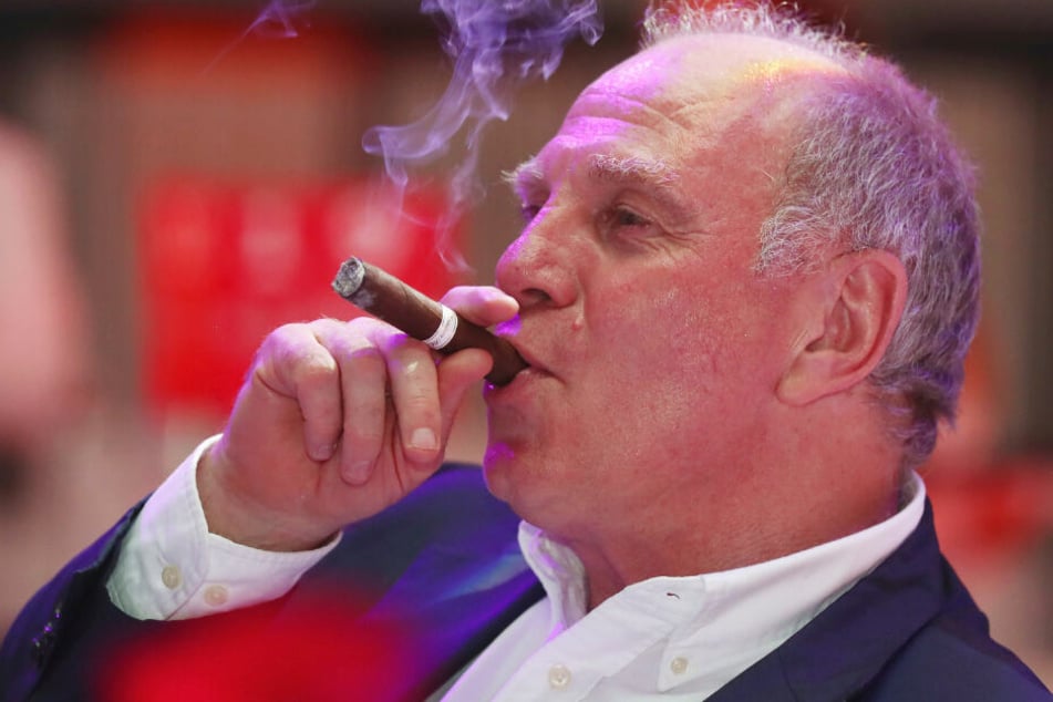 Bayern-Präsident Uli Hoeneß hat sich zum Gerücht um Alexander Nübel geäußert.