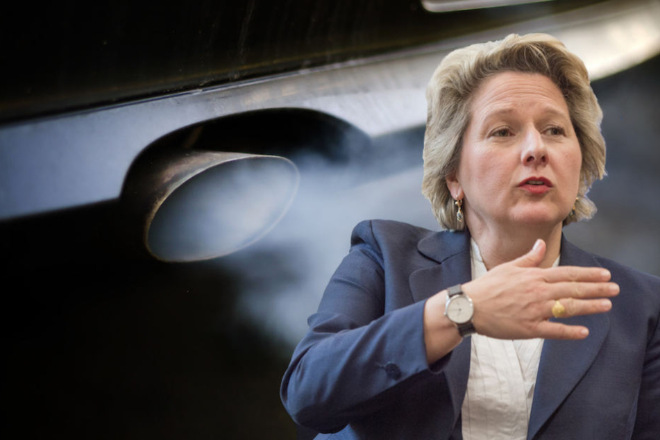 Bundesumweltministerin Svenja Schulze (49, SPD) bringt Bewegung in die Diesel-Affäre. (Bildmontage)