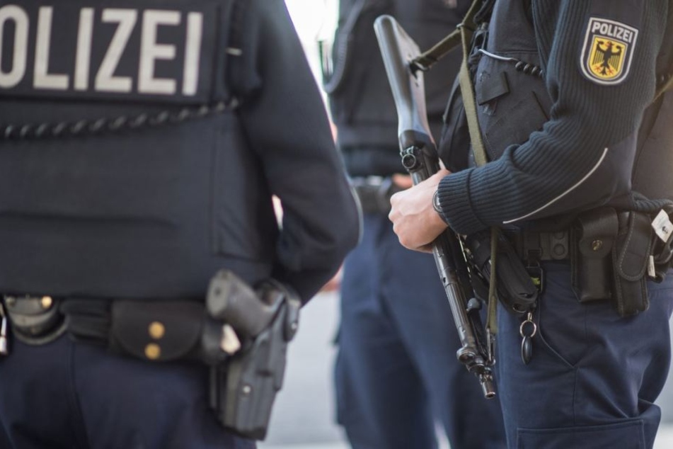 Die Polizei nahm den Betrunkenen schließlich fest. (Symbolbild)