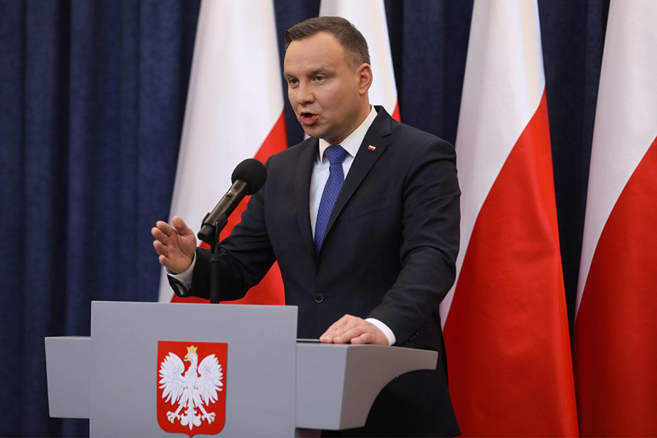 Trotz internationaler Proteste hat der polnische Präsident am 6. Februar 2018 angekündigt, er werde das umstrittene Holocaust-Gesetz unterschreiben.