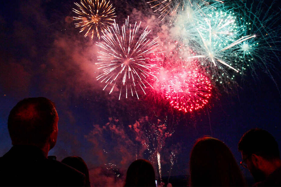 Jedes Jahr zur Silvesternacht blicken tausende in den Himmel auf das bunte Spektakel.