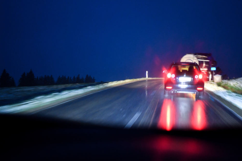 Der Fahrer wurde aus seinem Auto geschleudert. (Symbolbild)