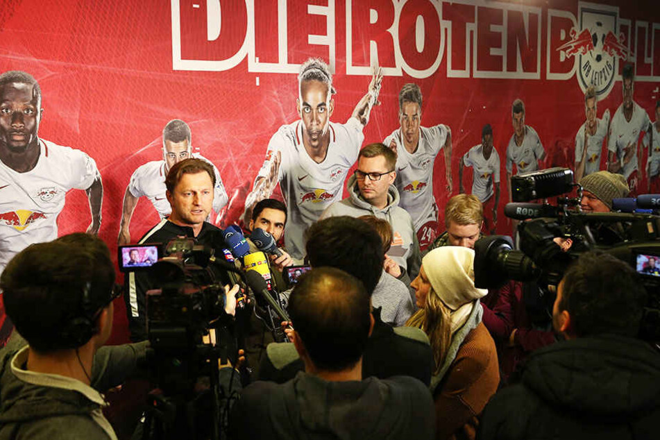 Kurz nach der Pressekonferenz ging in der Red Bull Akademie am Cottaweg der Alarm los!