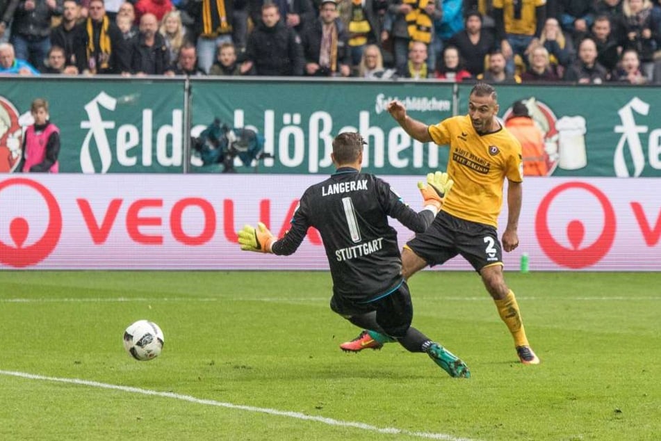 Die Vorentscheidung: Akaki Gogia (r.) überwindet VfB-Keeper Mitch Langerak zum 3:0 für Dynamo.