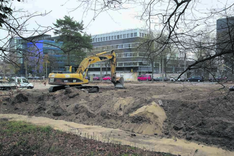 Die Johannstadt bekommt neue Parkplätze. Die Arbeiten für das Parkhaus haben begonnen.