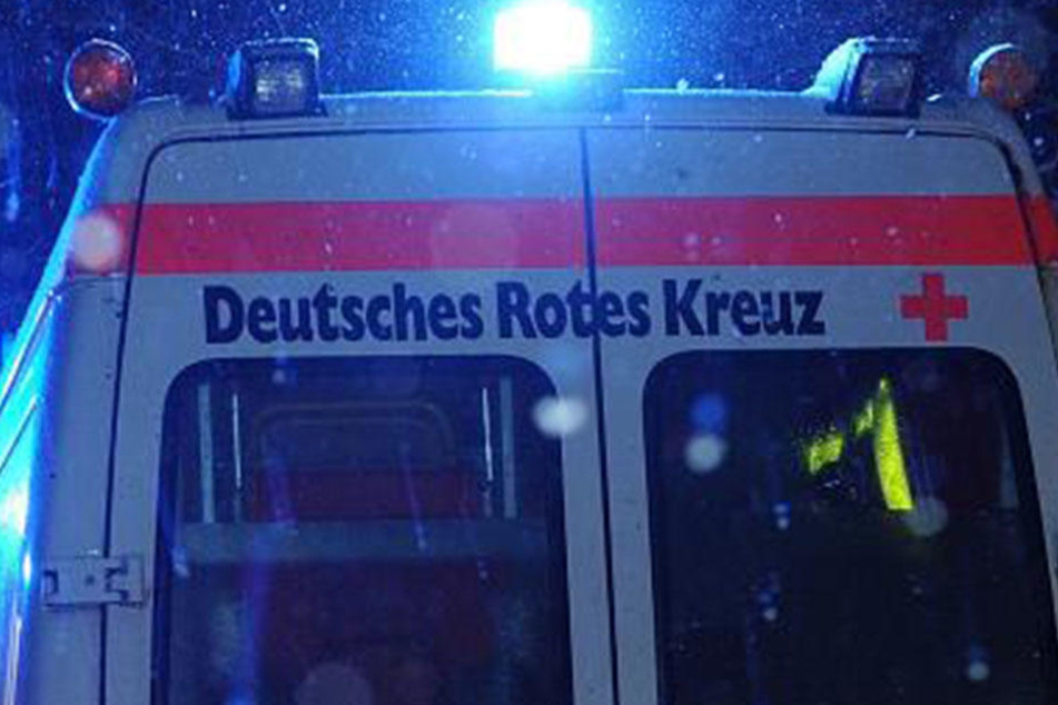 Rettungskräfte brachten den Mann in das Klinikum Augsburg. (Symbolbild)
