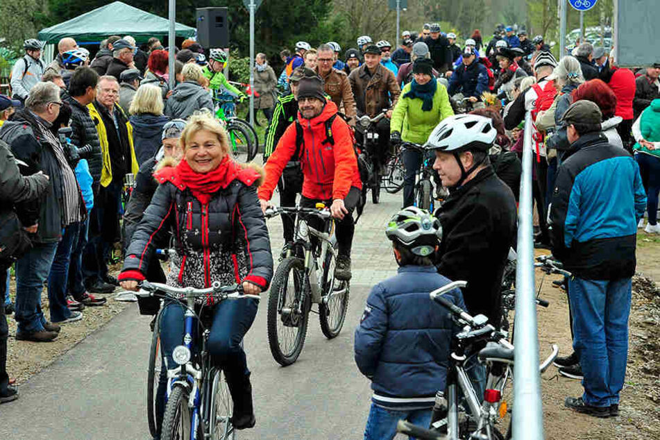 Schon zur Eröffnung nahmen die Chemnitzer Radler den Chemnitztalradweg in Beschlag.