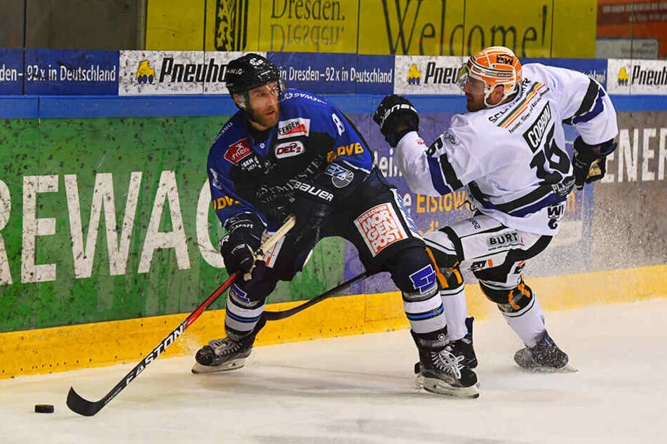 Aleksejs Sirokovs (l.) erzielte in der Verlängerung den Siegtreffer für die Eislöwen.