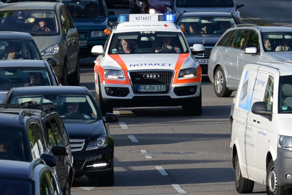 Wer demnächst bei einem Unfall keinen Platz frei lässt, muss ordentlich Bußgeld zahlen.