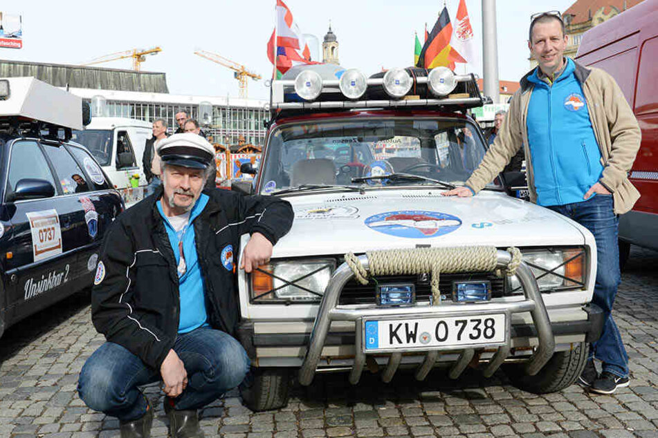 Am Samstag startet die Rallye nach Gambia: Fahrer Claudius Gebhard aus Mittenwalde
(l.) und Roland Gerhardt aus Berlin sind dabei!