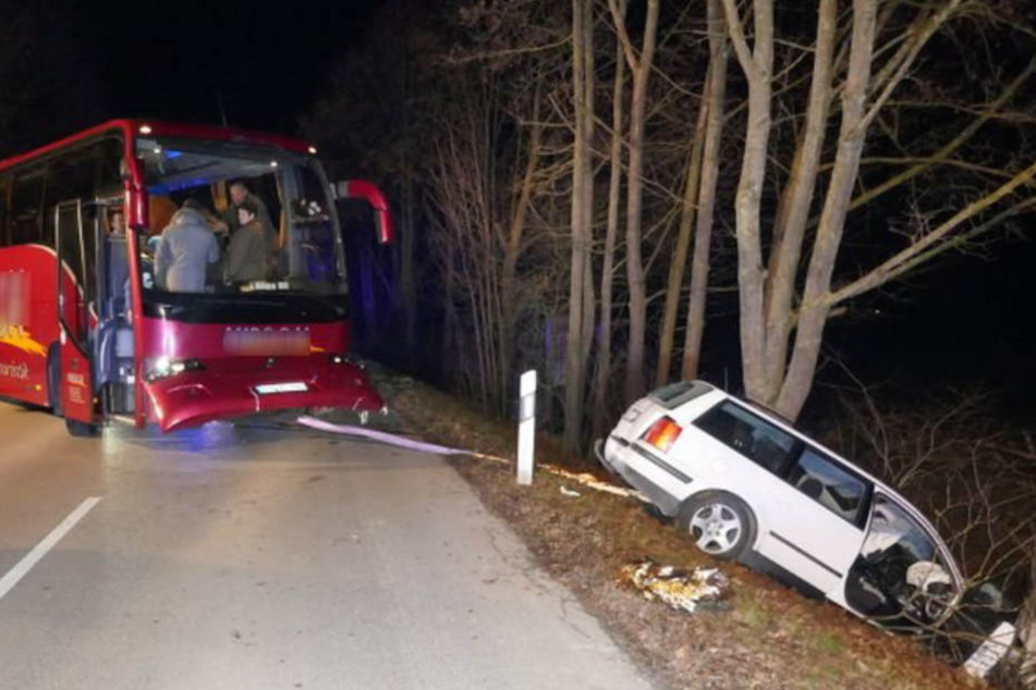 Der 20-jährige Autofahrer wurde schwer verletzt.